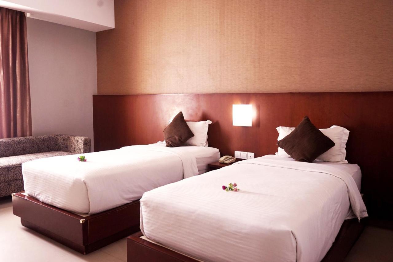 Grand Hatika Hotel Tanjung Pandan Exterior photo