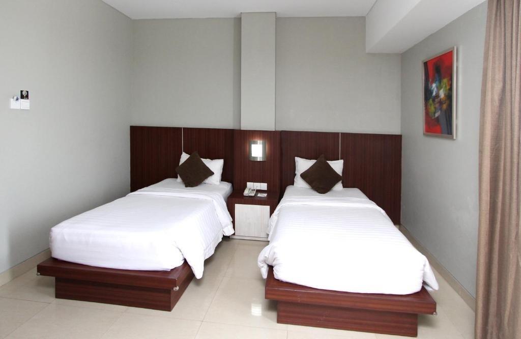 Grand Hatika Hotel Tanjung Pandan Exterior photo