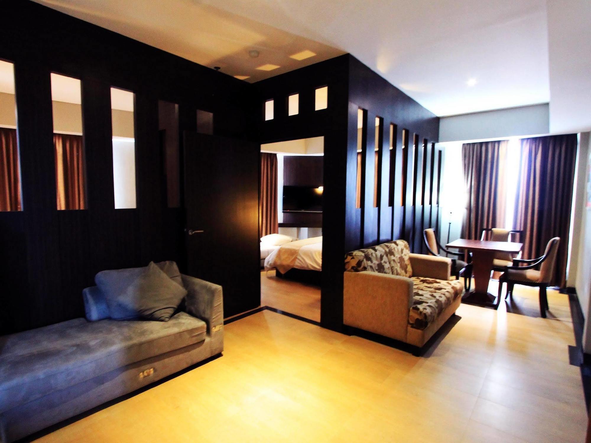 Grand Hatika Hotel Tanjung Pandan Exterior photo