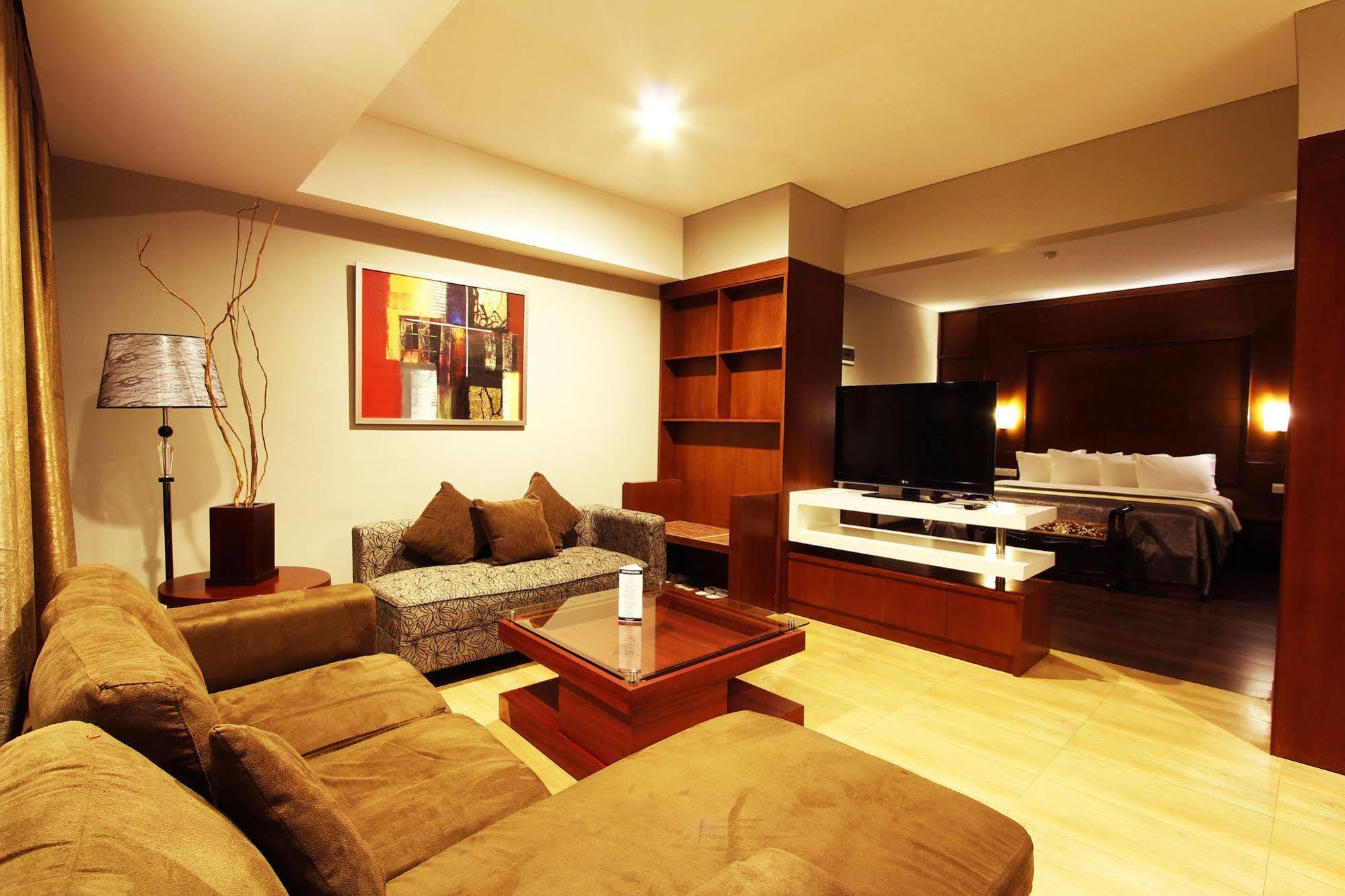 Grand Hatika Hotel Tanjung Pandan Exterior photo