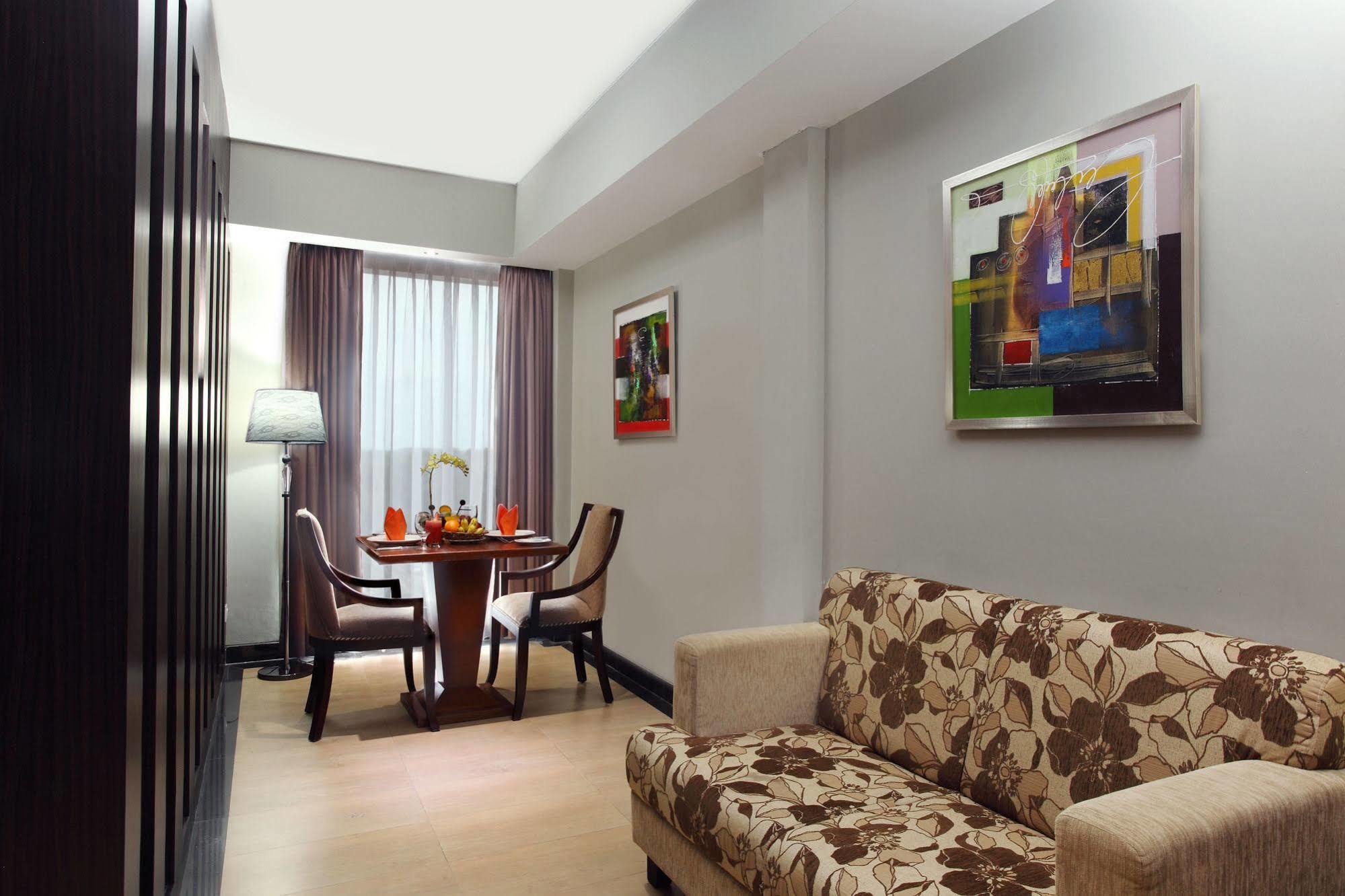 Grand Hatika Hotel Tanjung Pandan Exterior photo