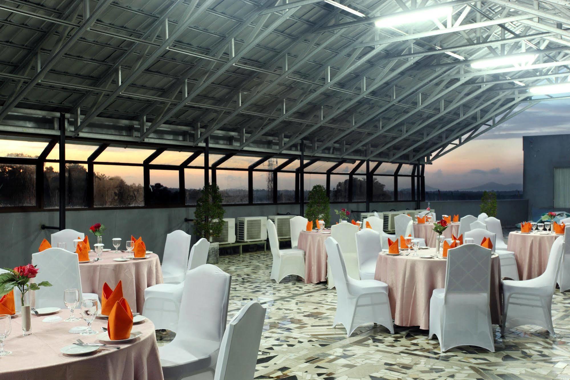 Grand Hatika Hotel Tanjung Pandan Exterior photo
