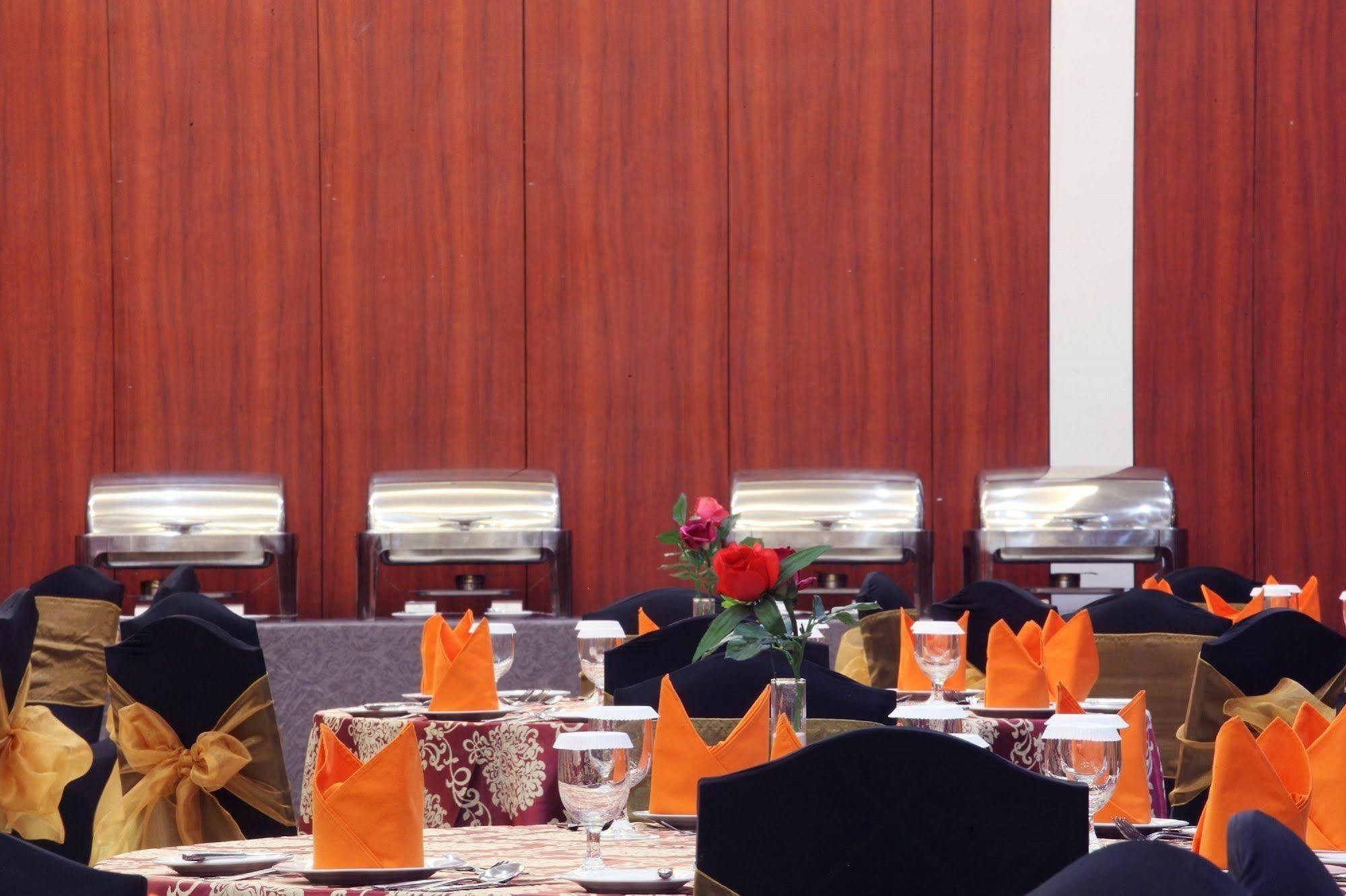 Grand Hatika Hotel Tanjung Pandan Exterior photo