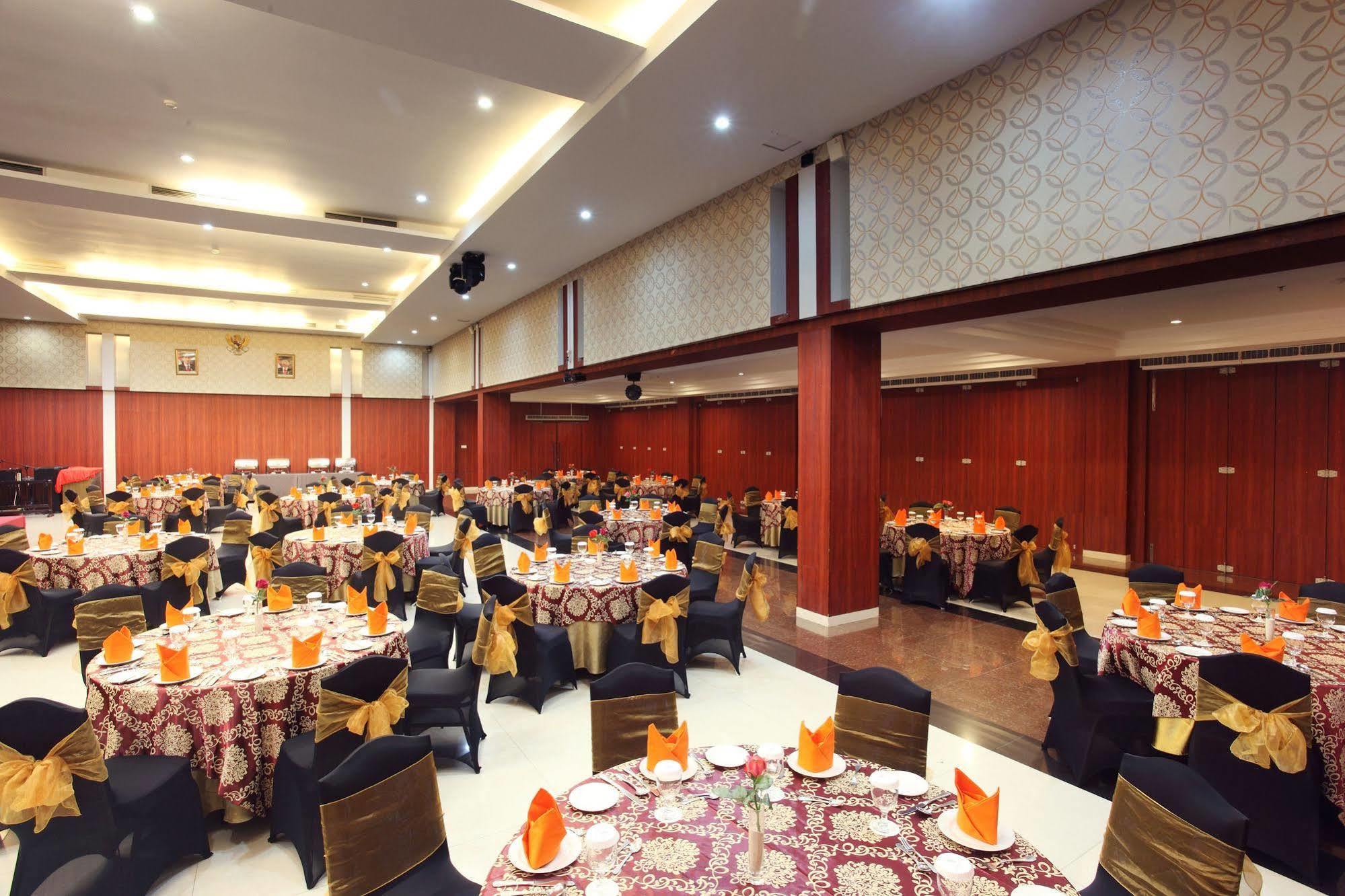 Grand Hatika Hotel Tanjung Pandan Exterior photo